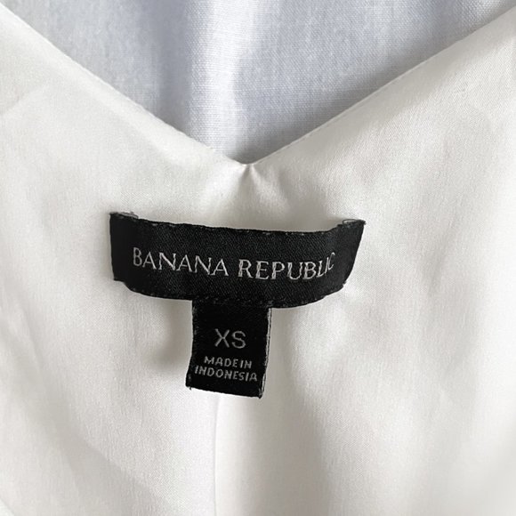 Banana Republic women's top. Off white chiffon polyester. Lined. Size XS - Picture 2 of 2